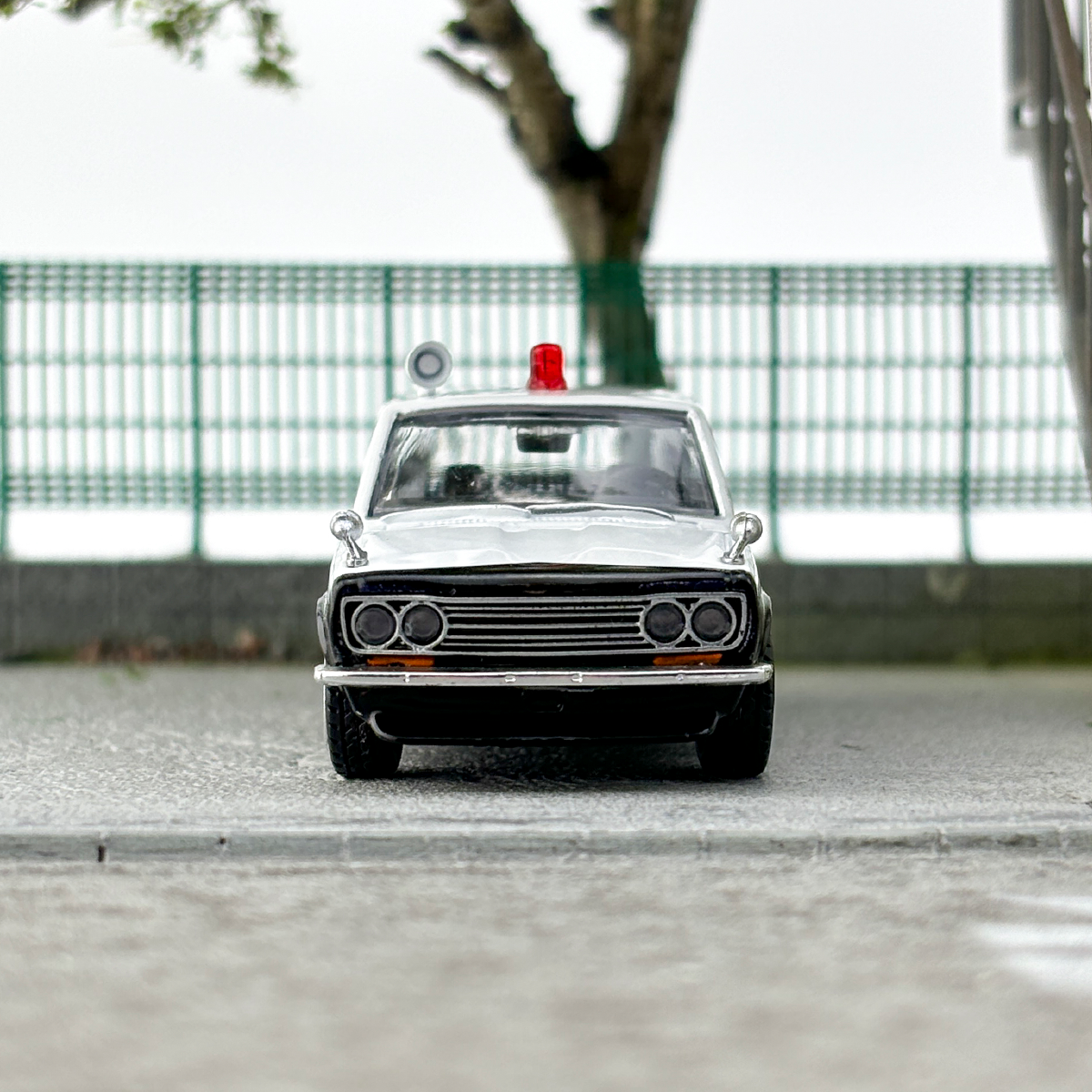 Tarmac Works TW 1:64 Datsun Bluebird 510 Wagon Police Car Alloy car model