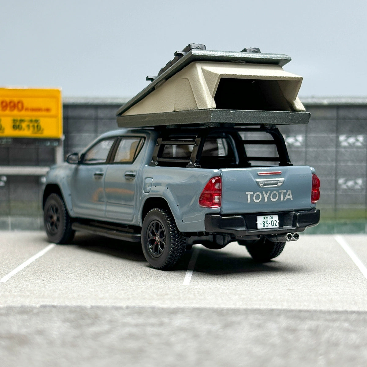 TW 1:64 Toyota Hilux Pick-Up Alloy car model