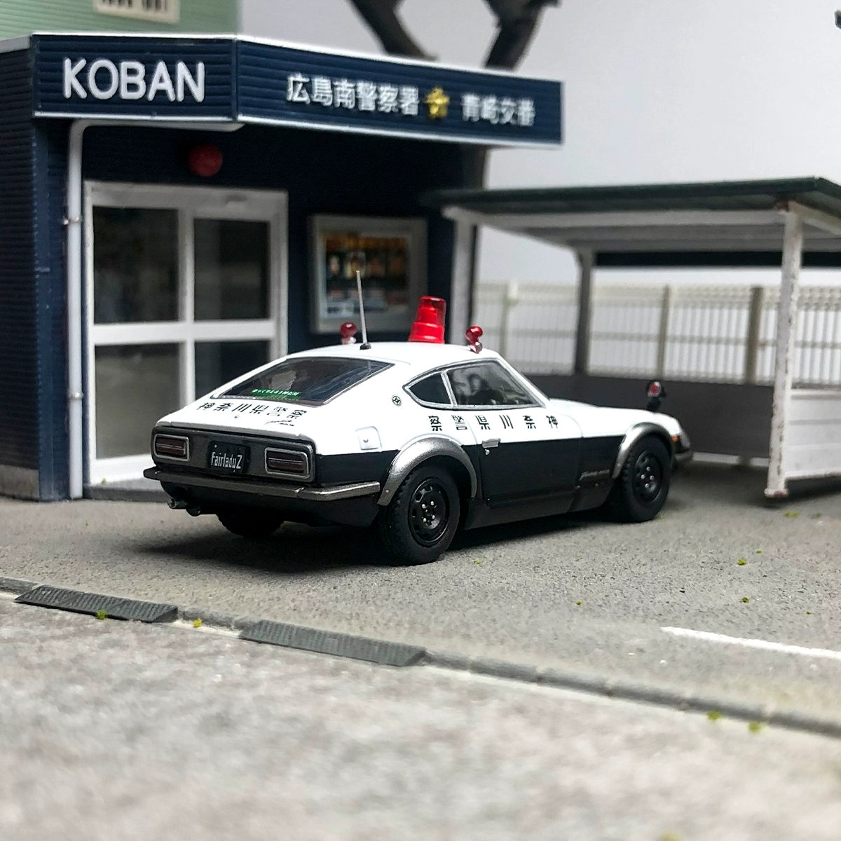 INNO 1:64 NISSAN FAIRLADY 240ZG (HS30)JAPANESE POLICE CAR  Alloy car model