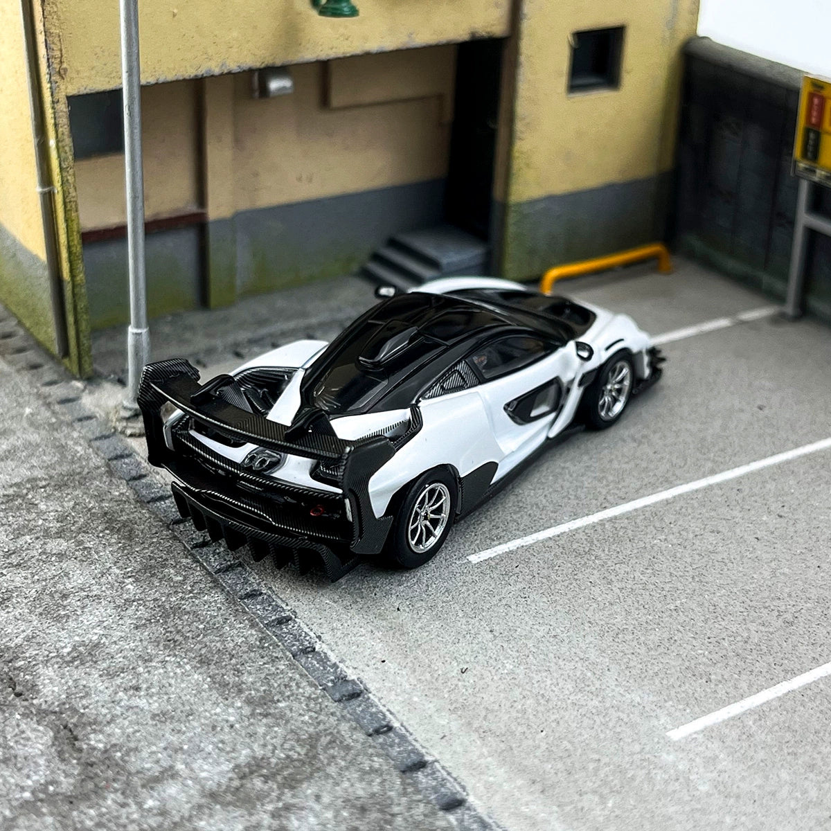 CM 1:64 Mclaren Senna GTR Alloy car model