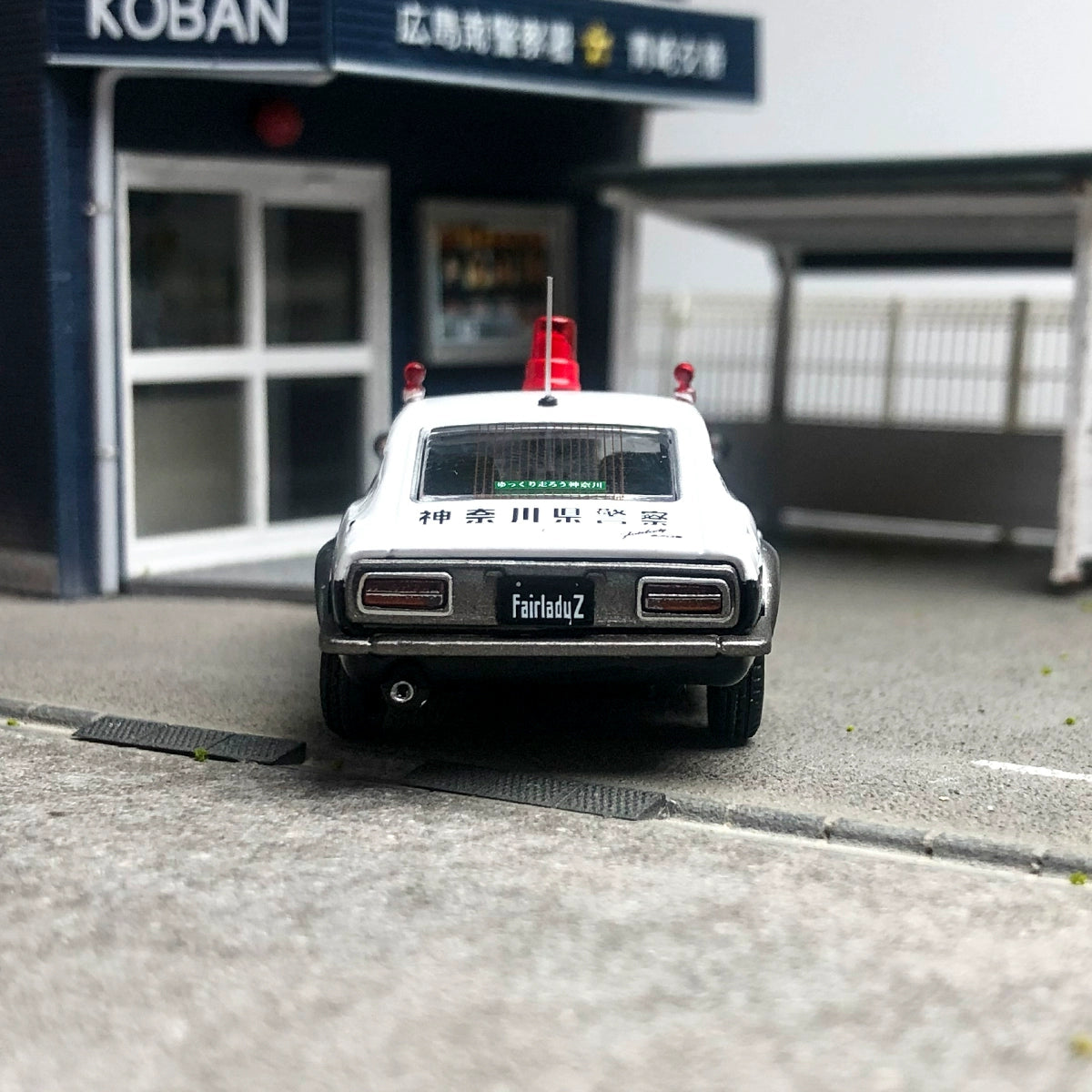 INNO 1:64 NISSAN FAIRLADY 240ZG (HS30)JAPANESE POLICE CAR  Alloy car model