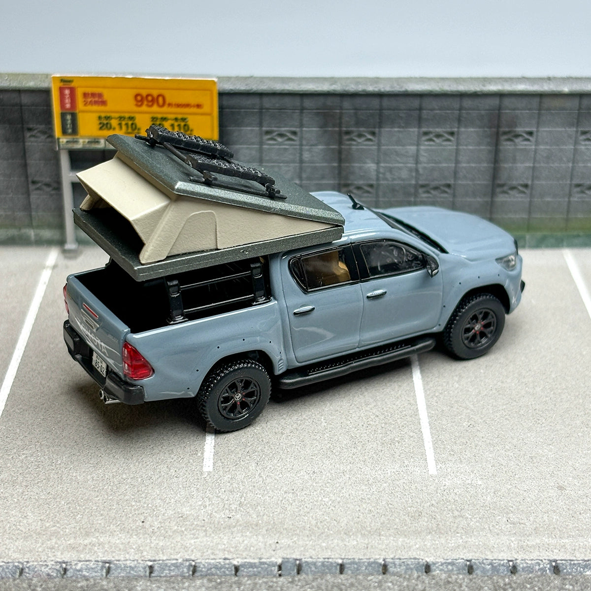 TW 1:64 Toyota Hilux Pick-Up Alloy car model