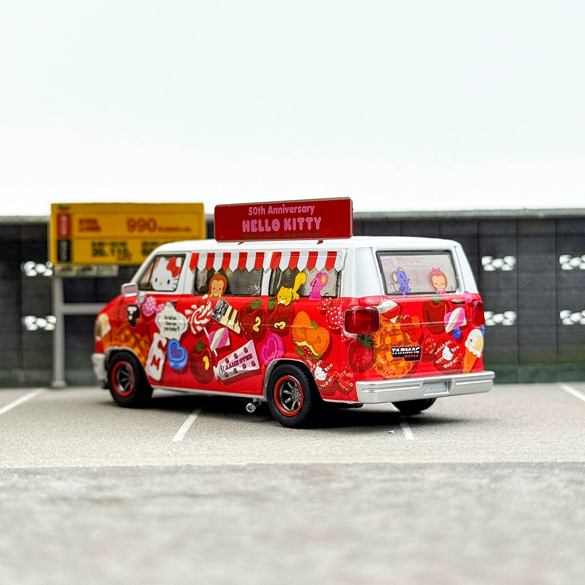 TW Tarmac Works 1:64 Hello Kitty Food Truck Dodge Van Alloy car model