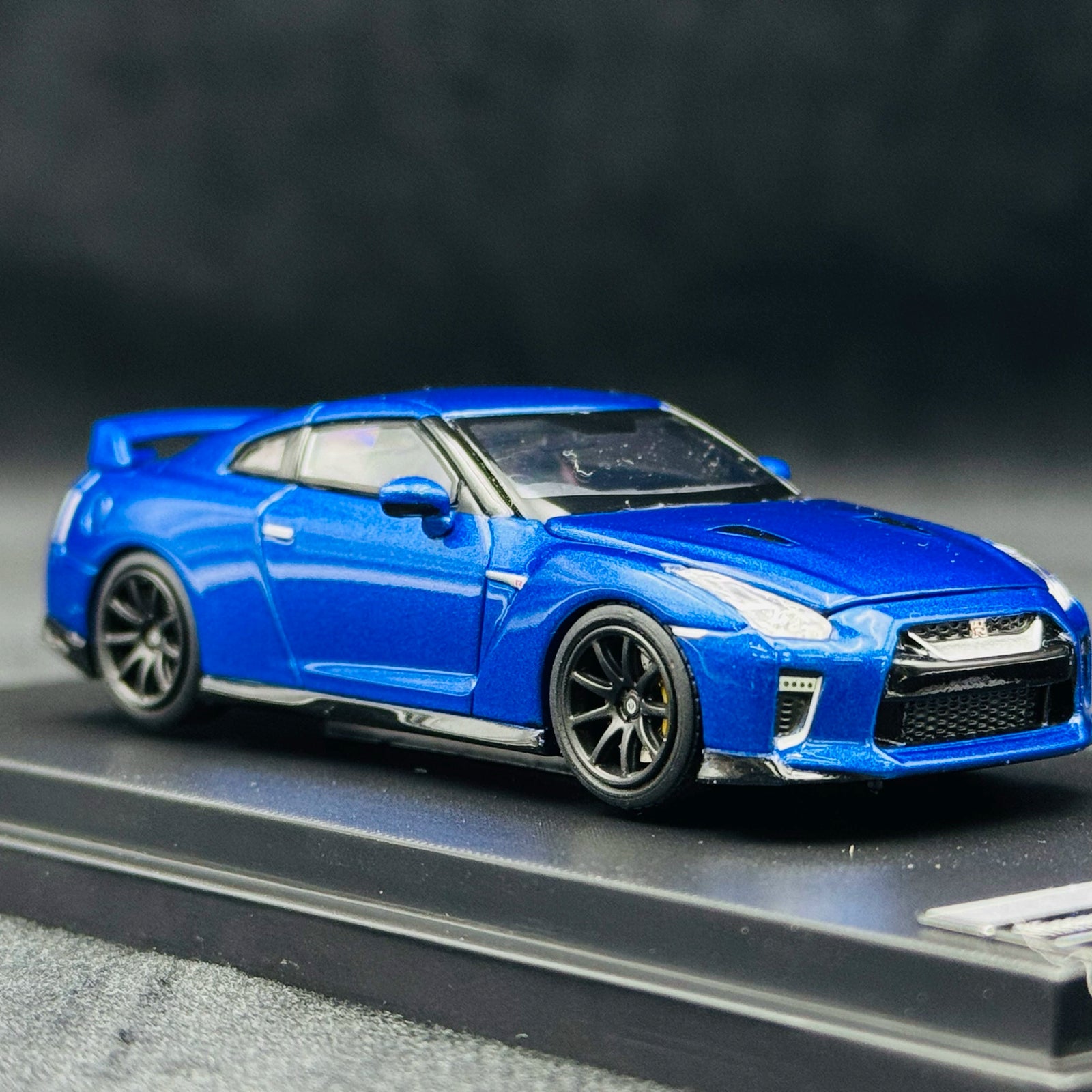 1:64 MOTORHELIX Nissan GT-R(R35) Track Edition Alloy car model