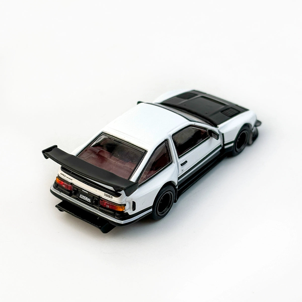 Tarmac Works 1:64 Toyota Sprinter Trueno AE86 Widebady Alloy car model