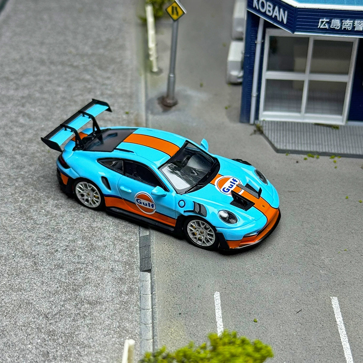 SOLO 1:64 Porsche 911 992 GT3RS GULF Alloy car model