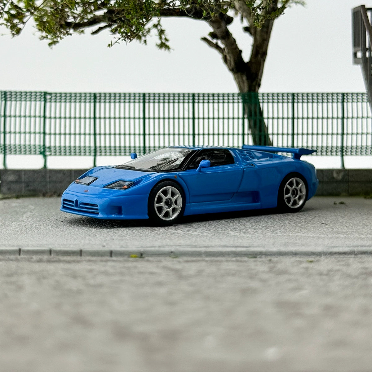 MINIGT #890 1:64 Bugatti EB110 Blue Super Alloy car model