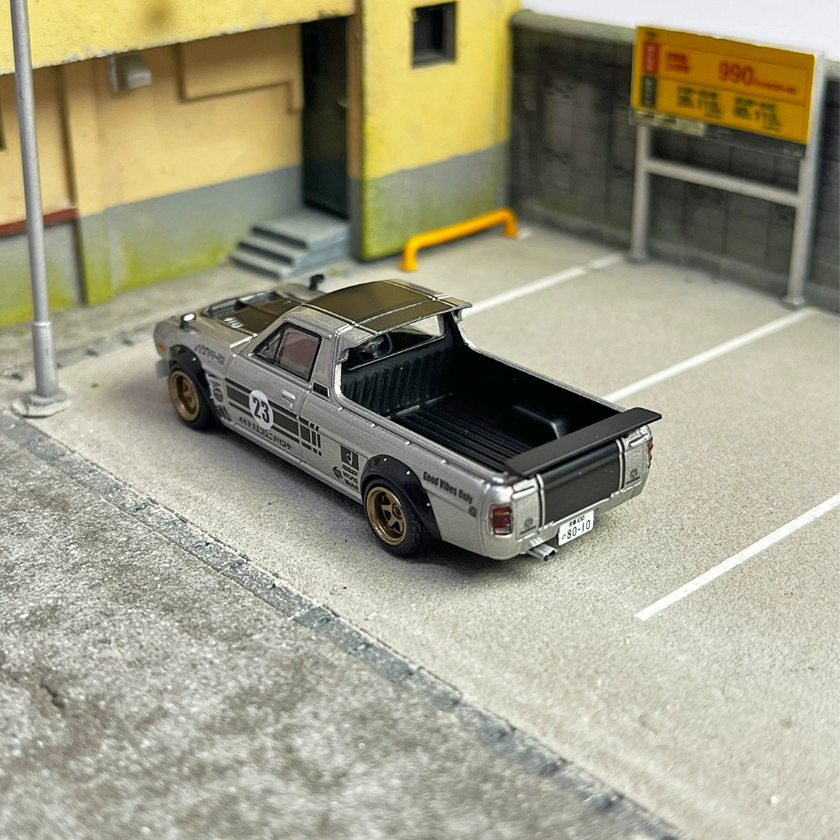 INNO 1:64 Nissan HAKOTORA PICK UP TRUCK "INAZUMA WORK' Alloy car model