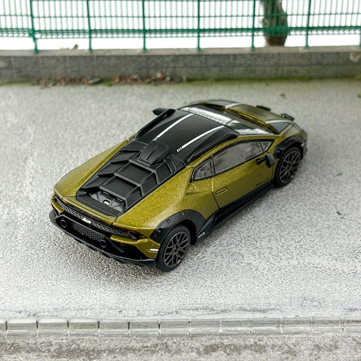 MINIGT 1:64 #779 Lamborghini Huracan Sterrato Alloy car model
