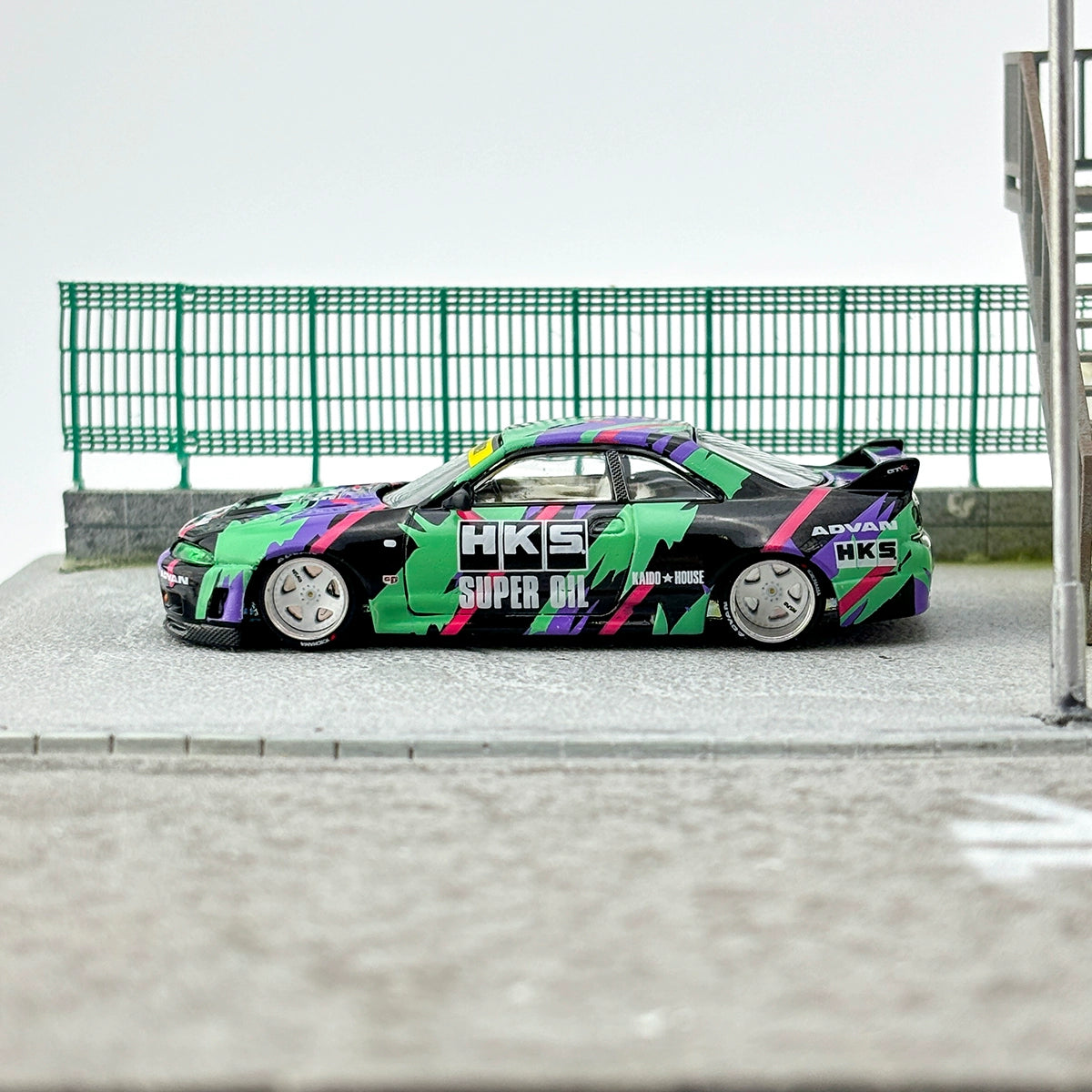 Kaido House MINIGT 1:64 #129 Nissan GTR R33 HKS Alloy car model