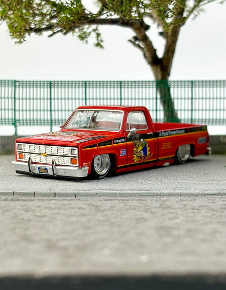 Kaido House MINIGT 1:64 //130 Chevrolet Pick-up Silverado Alloy car model