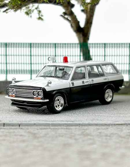 Tarmac Works TW 1:64 Datsun Bluebird 510 Wagon Police Car Alloy car model