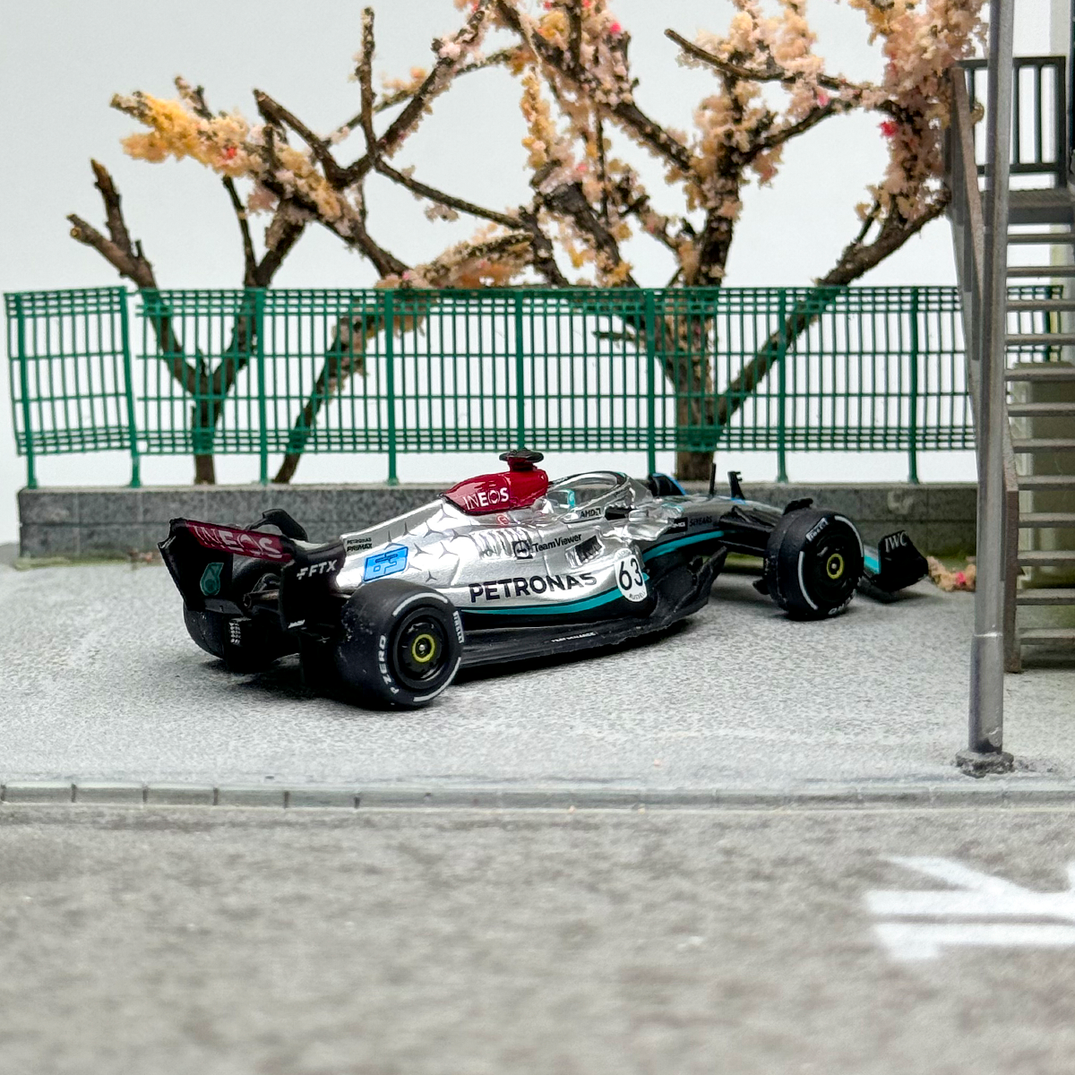 TW Tarmac Works 1:64 Mercedes-Benz F1 W13 E Performance 63 Alloy car model