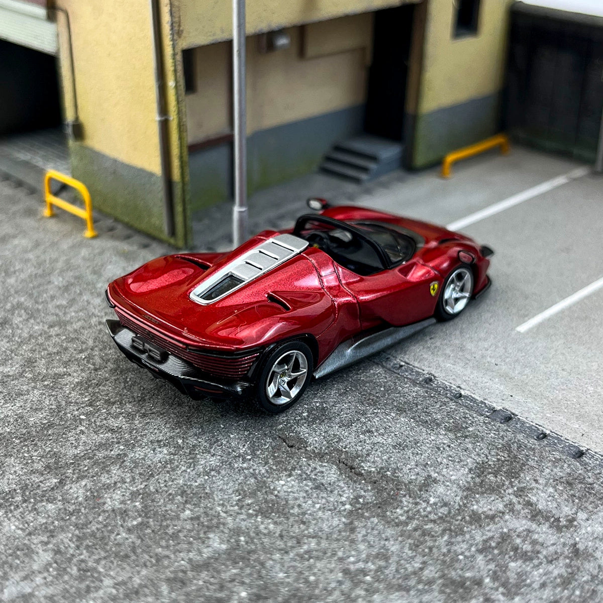 BBR 1:64 Ferrari Daytona SP3 Rosso Alloy car model