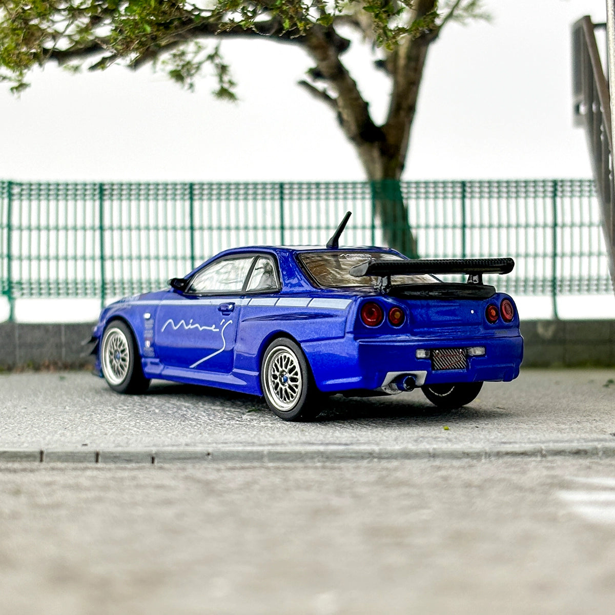 INNO 1:64 NISSAN SKYLINE GT-R (R34) V-SPEC TUNED BY“MINE'S”Alloy car model