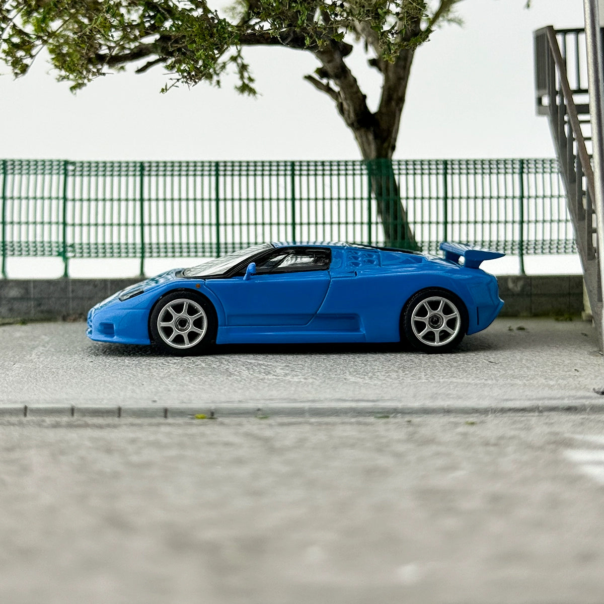 MINIGT #890 1:64 Bugatti EB110 Blue Super Alloy car model