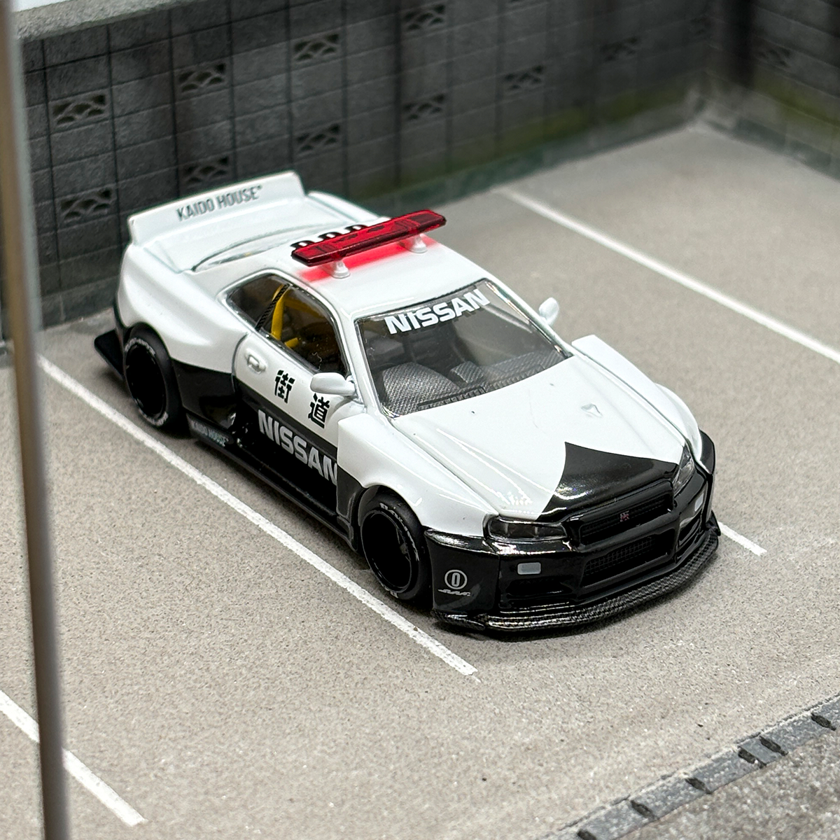 Kaido House MINIGT 1:64 //120 Nissan GTR R34 (Japan Police) Alloy car model