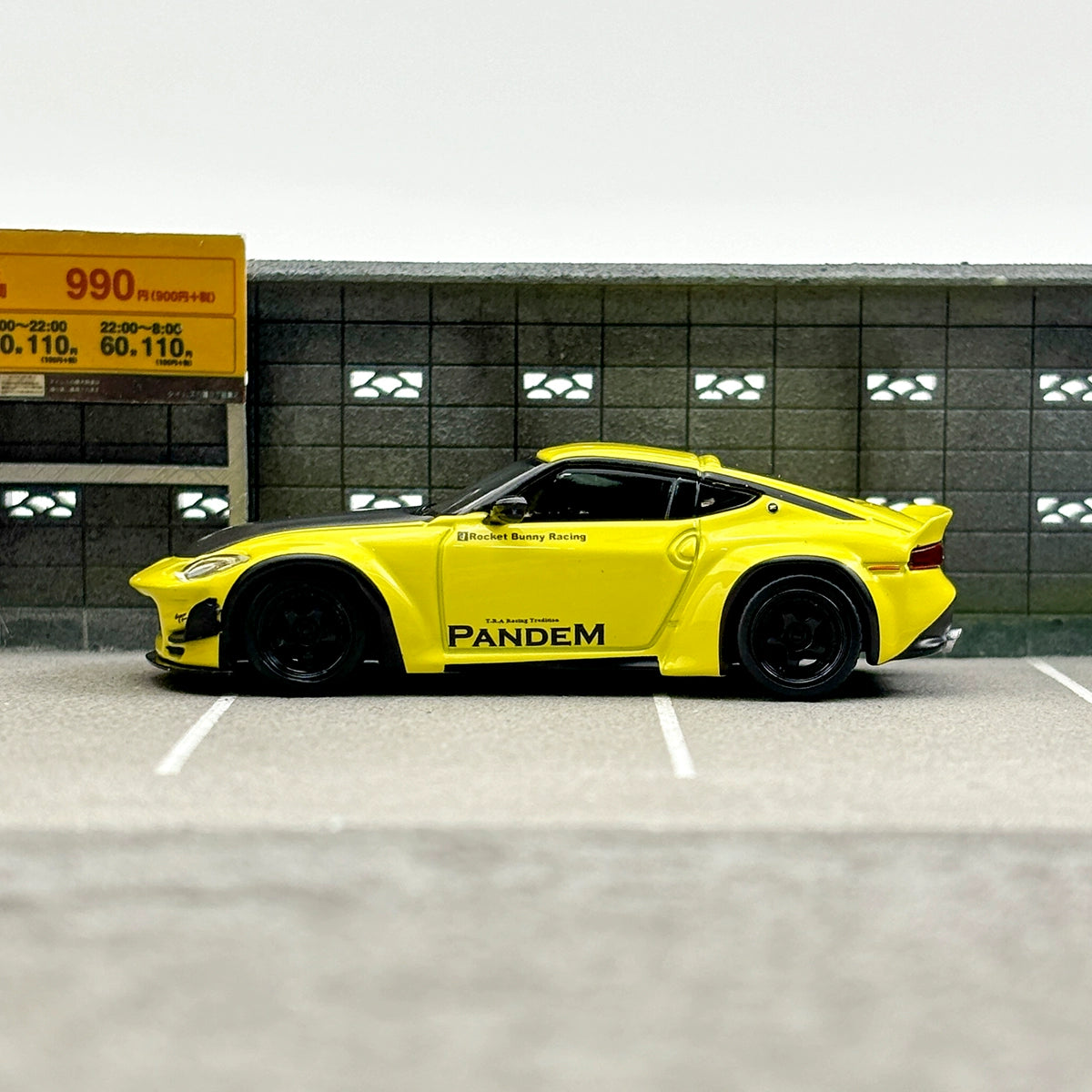 MINIGT 1:64 #752 Nissan Z Pandem Ikazuchi Yellow  Alloy car model
